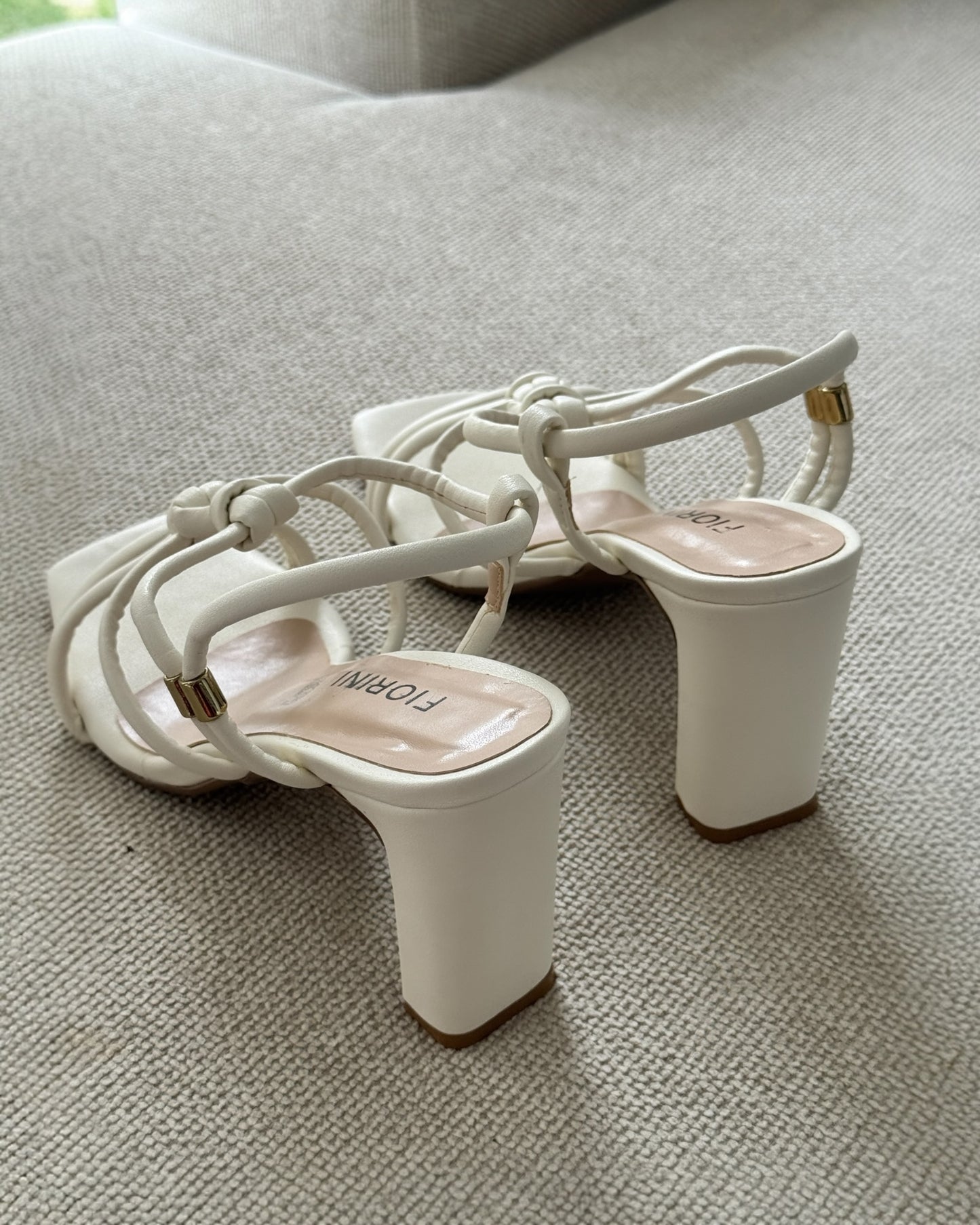 Tacones blancos Fiorini talla 36